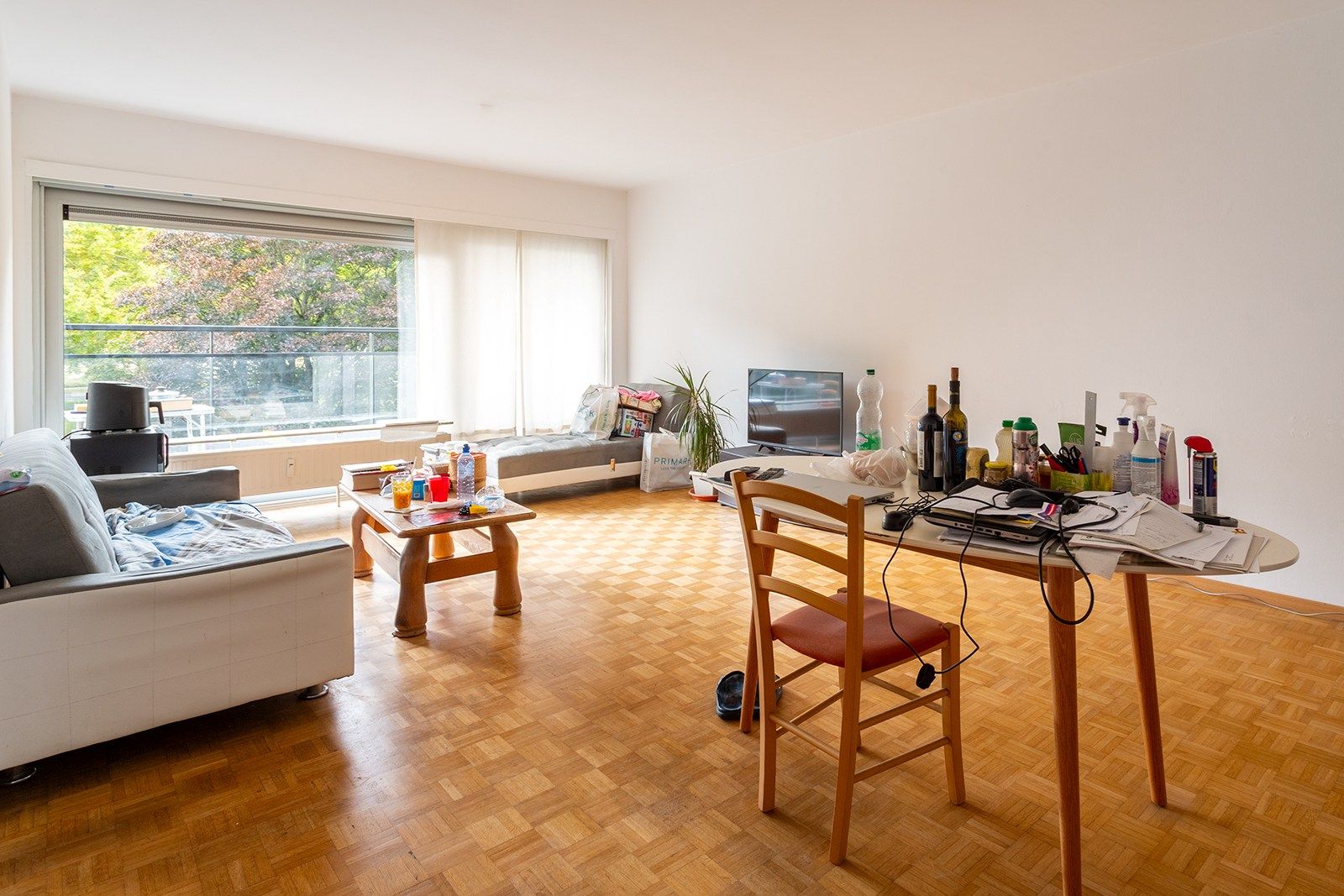 Ruim en lichtrijk appartement met 2 terrassen en garagebox foto {{pictureIndex}}
