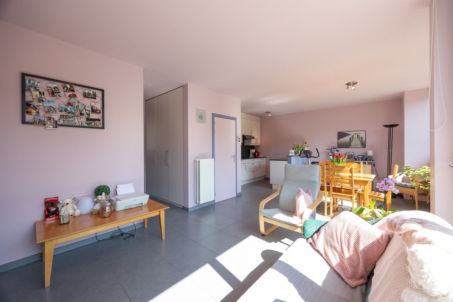 Centraal gelegen 1-slaapkamerappartement op eerste verdieping van een klein gebouw foto {{pictureIndex}}