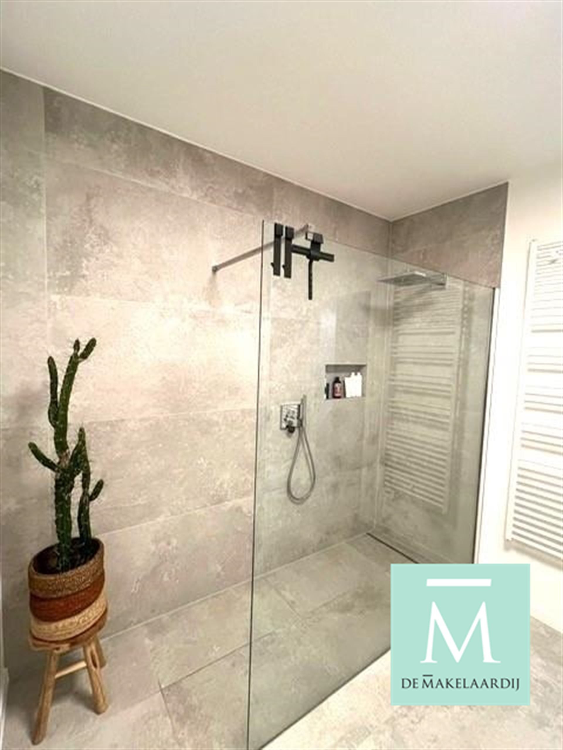 Super gezellig nieuwbouwappartement met 2 slaapkamers en groot terras op toplocatie! foto 7