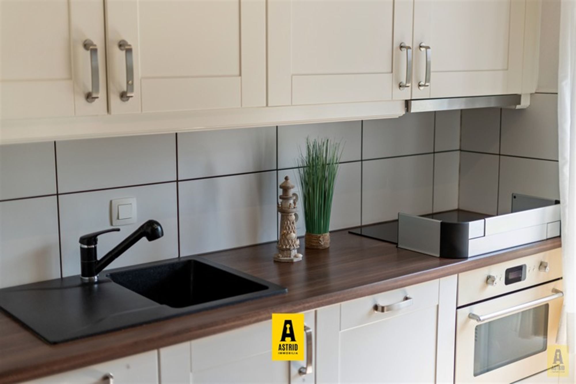 Schitterende vakantiewoning met parking en zonnige tuin! foto 14