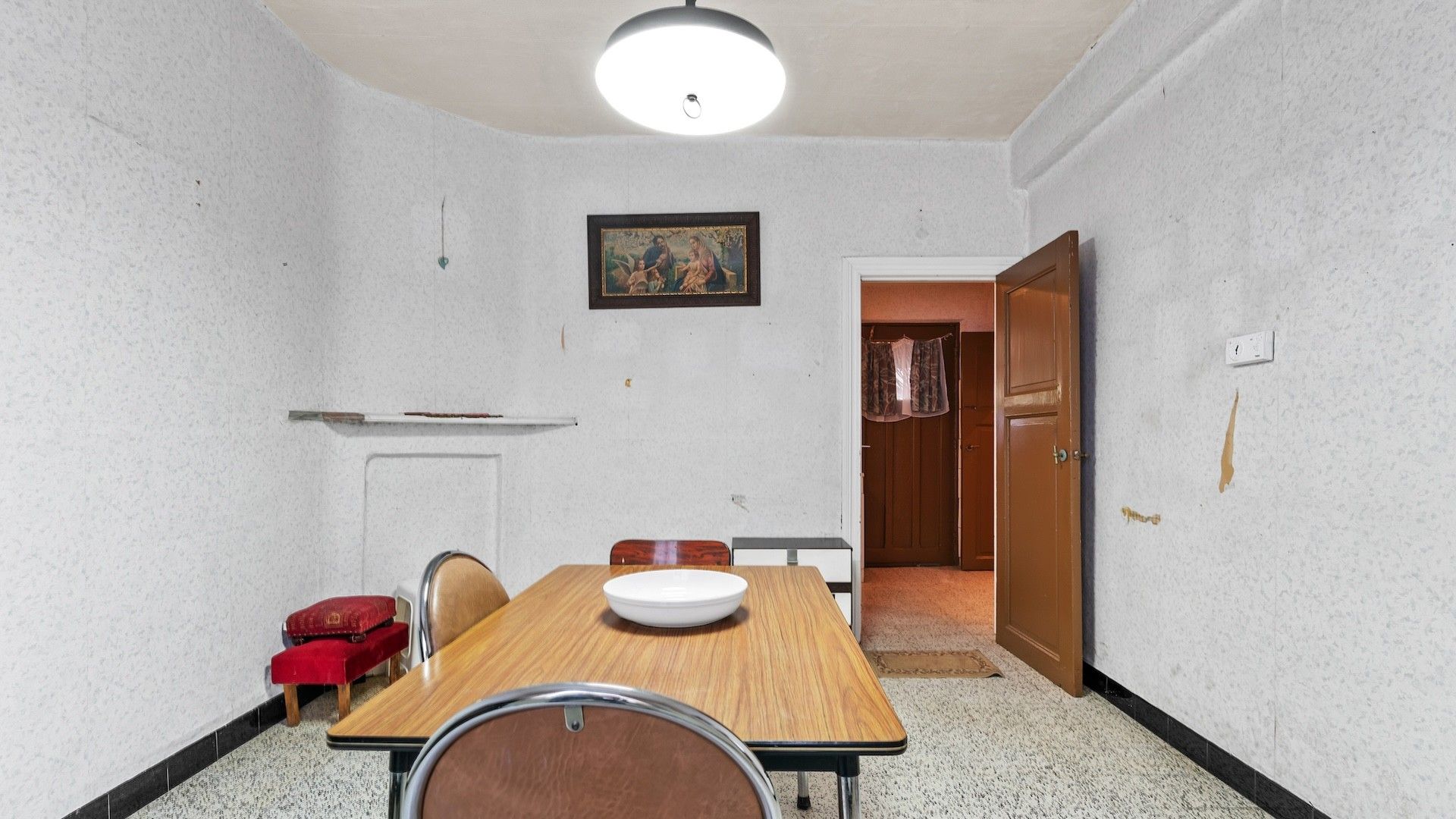 Te renoveren woning met 4 slpk's op een perceel van 3a 20 ca foto 4