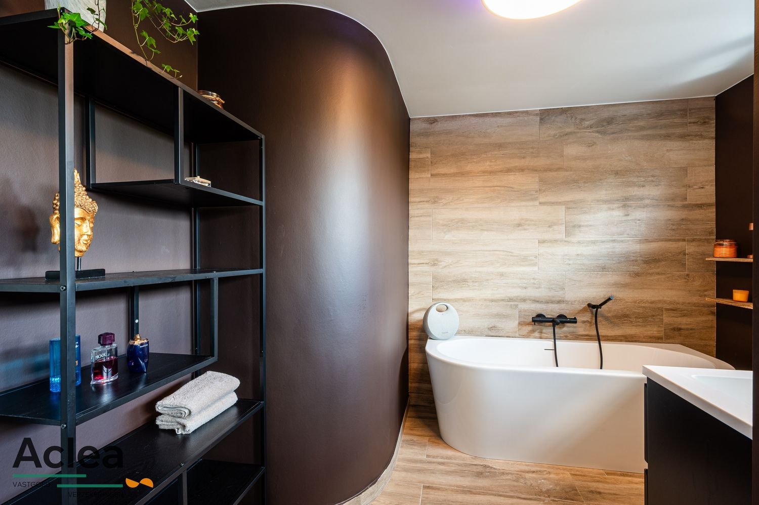 Stijlvolle, ruime woonst op een mooi perceel foto 28