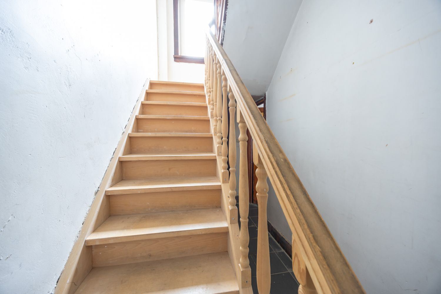 Ruime te renoveren woning met zonnige tuin en tal van mogelijkheden. foto 23