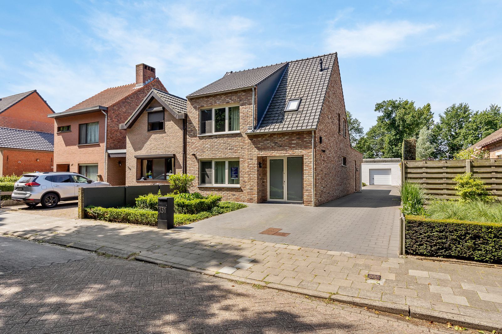 Instapklare woning met karakter, licht en ruimte in Hoevenen ! foto {{pictureIndex}}