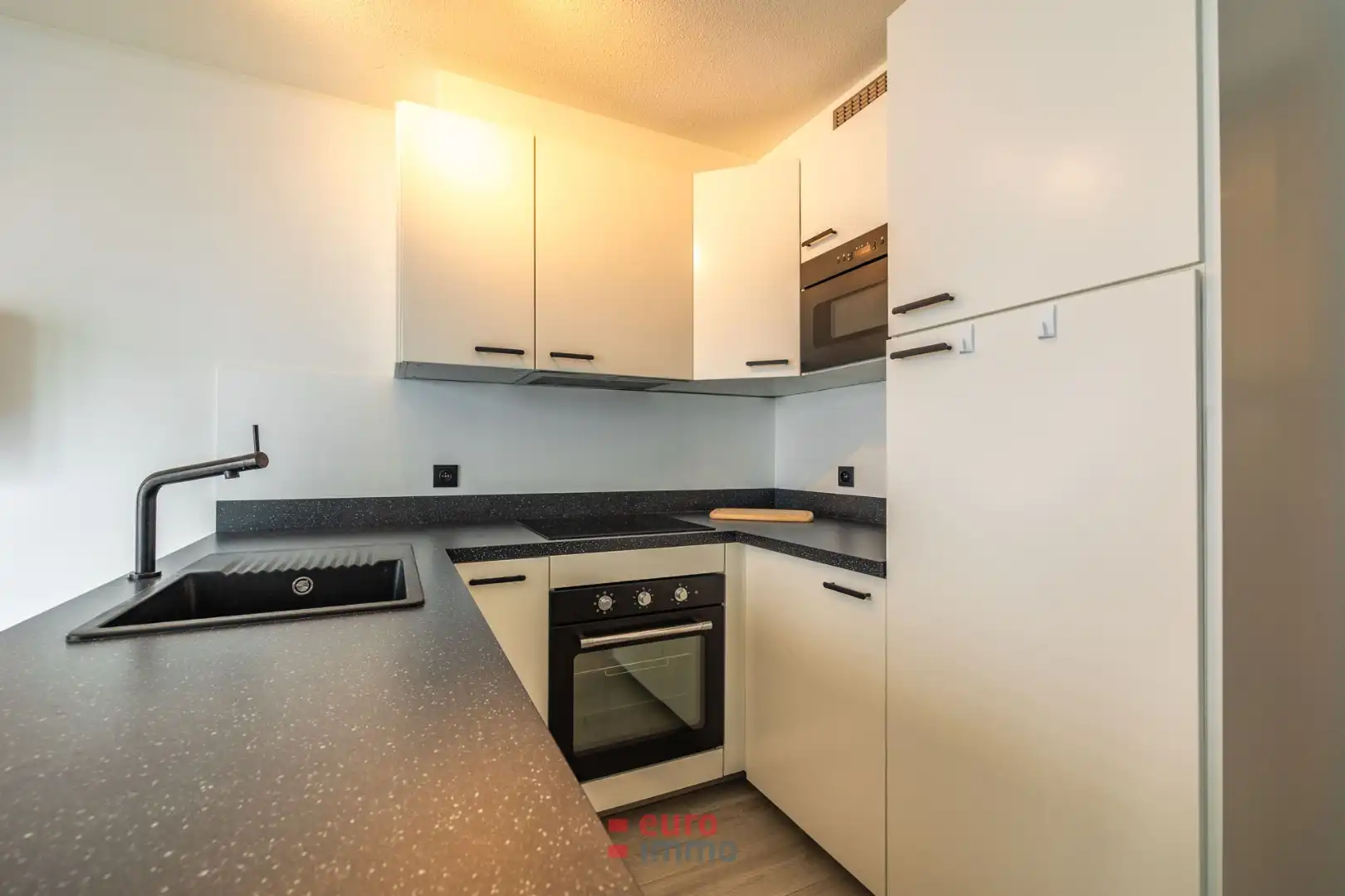 Prachtig gerenoveerde studio met slaaphoek op een héél rustige ligging! foto 5