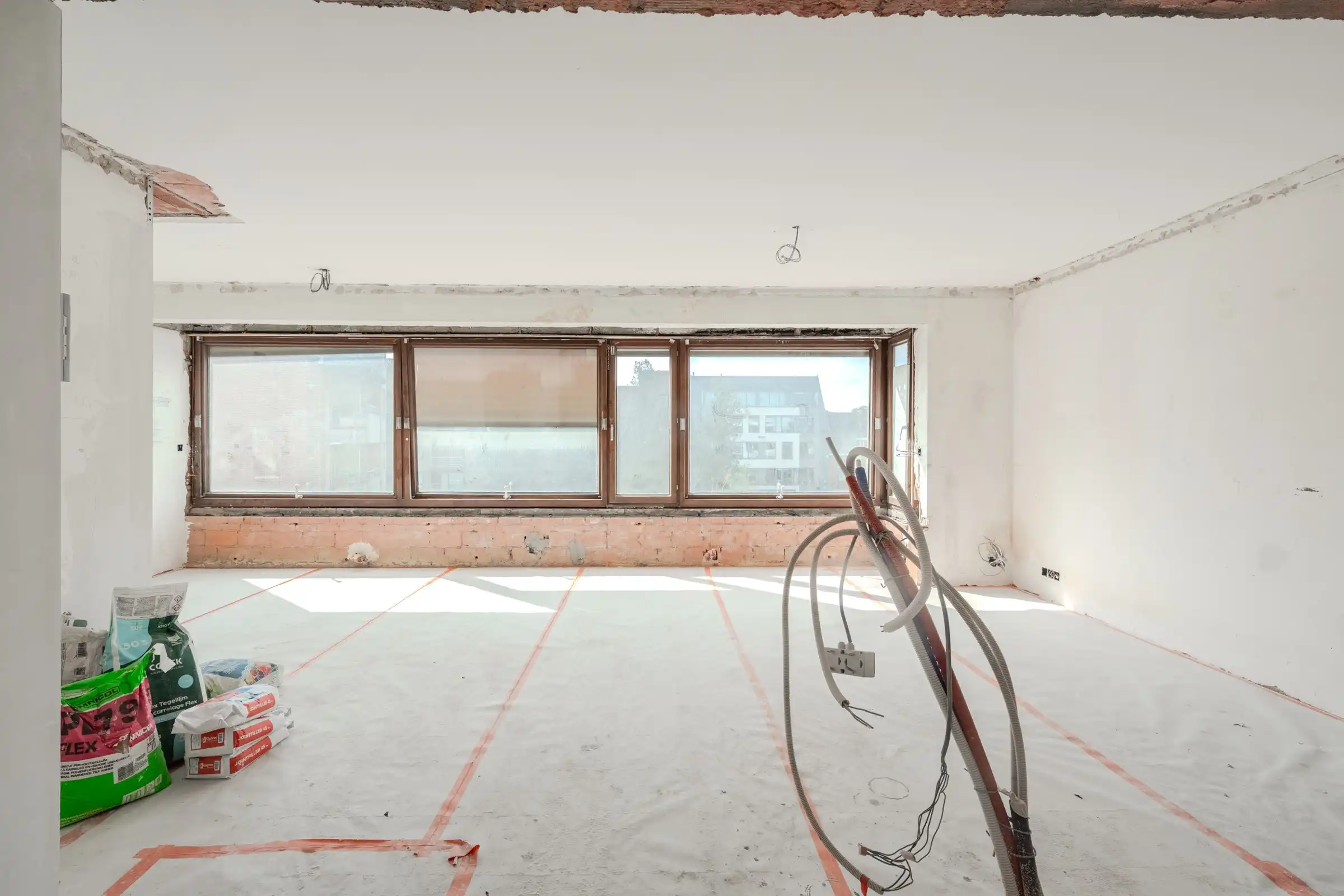 Stijlvol appartement met 1 slaapkamer in het hart van Gistel - Te koop en volledig gerenoveerd in 2026! foto 3