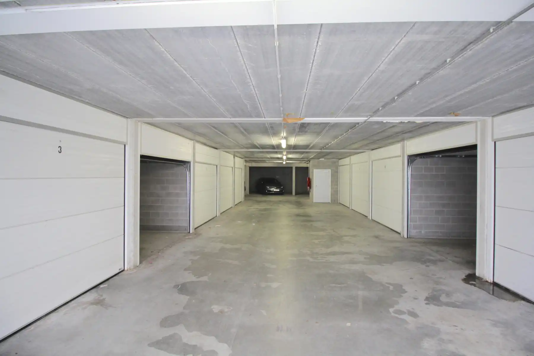 Perfect gelegen kantoor/handelsgelijkvloers met parking foto 22