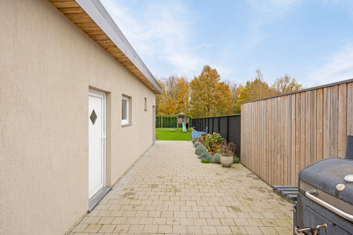 Volledig gerenoveerde woning met drie slaapkamers in hartje Lanaken! foto 24