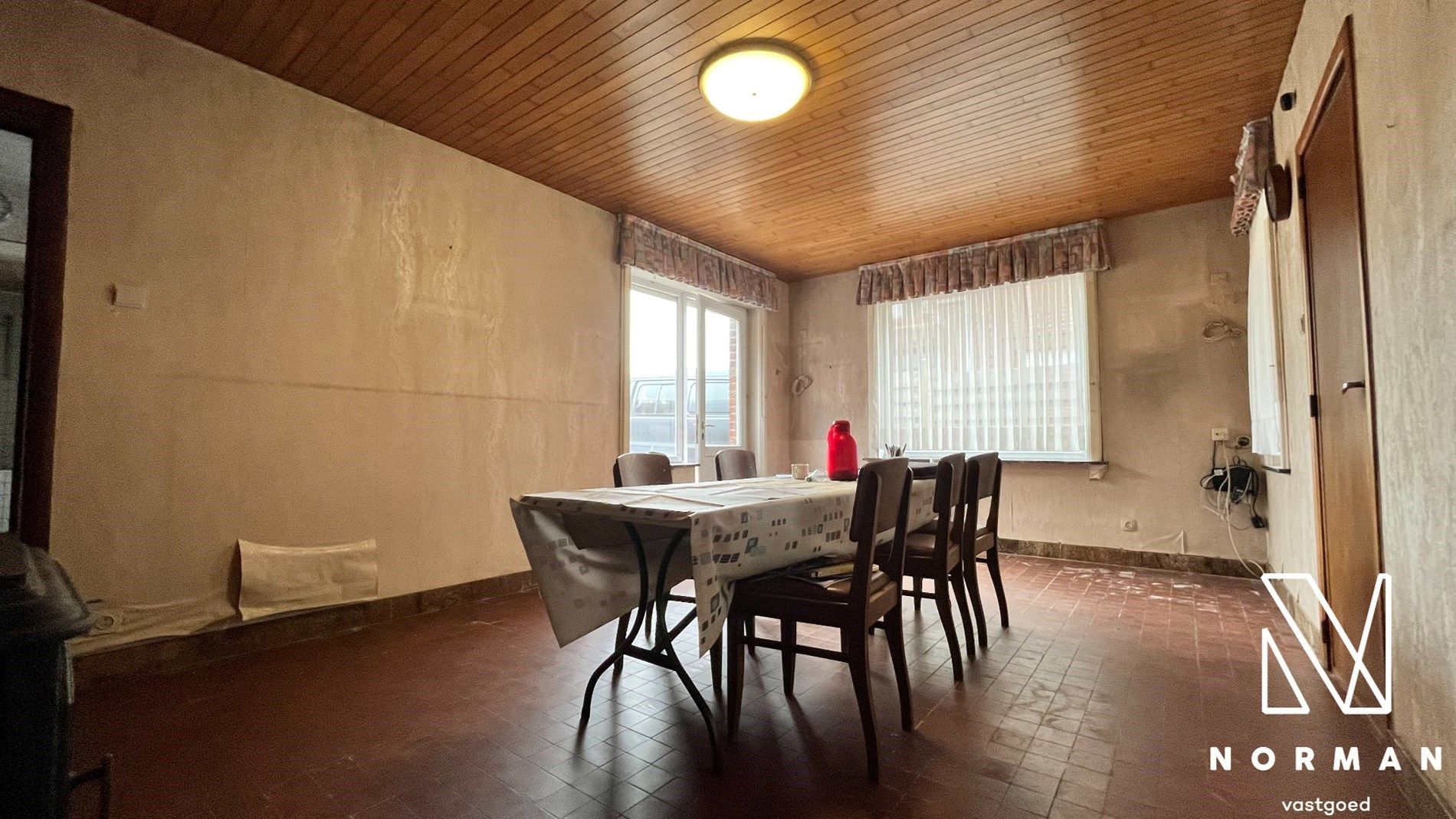 Sterke woning met mogelijks 5 kamers, 2 garages op 473 m² foto 4