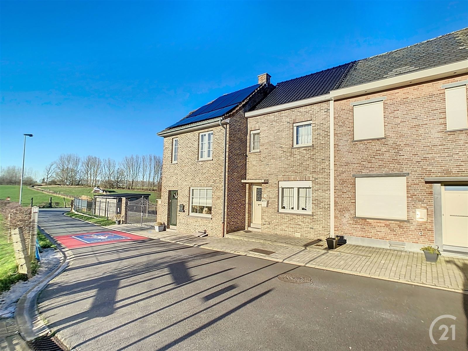 Gerenoveerde woning met tuin in rustige straat foto 2