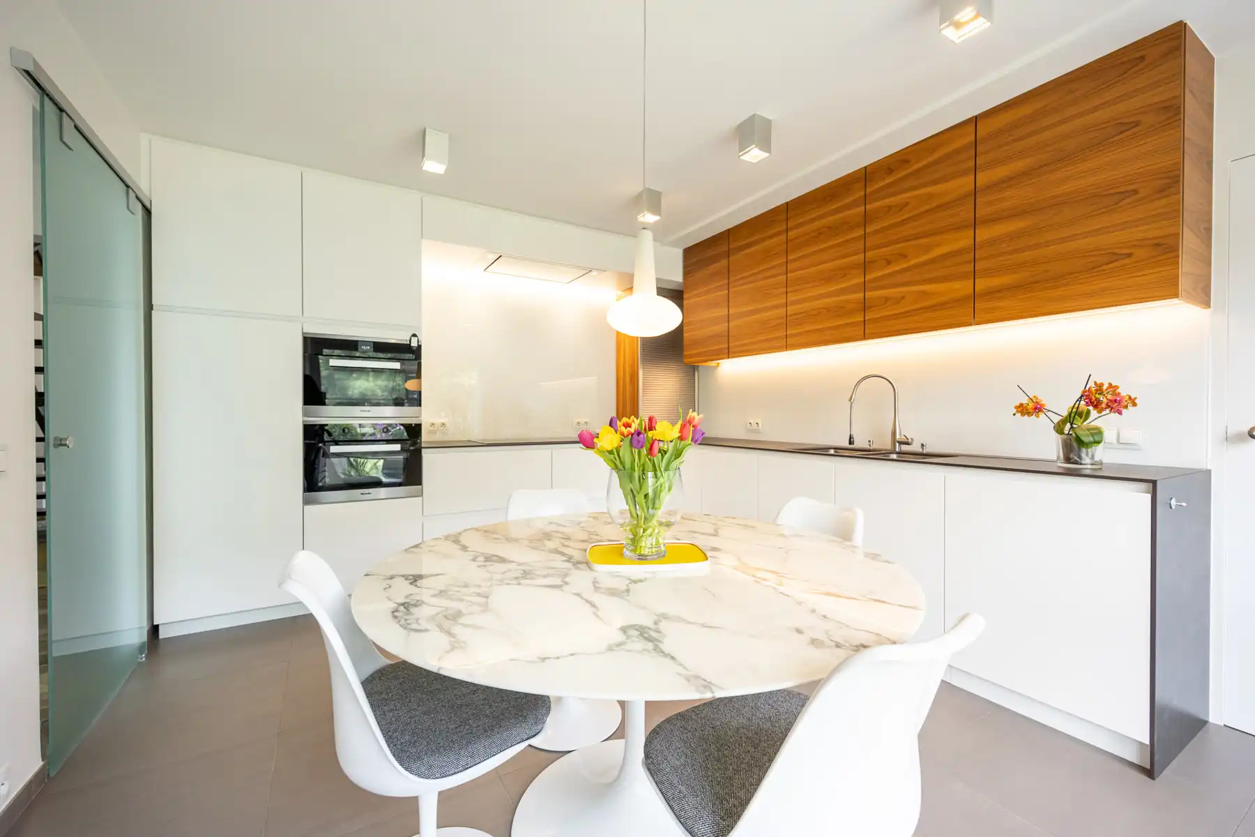 Degelijke en energiezuinige villa  op ca. 1000 m2 foto 8