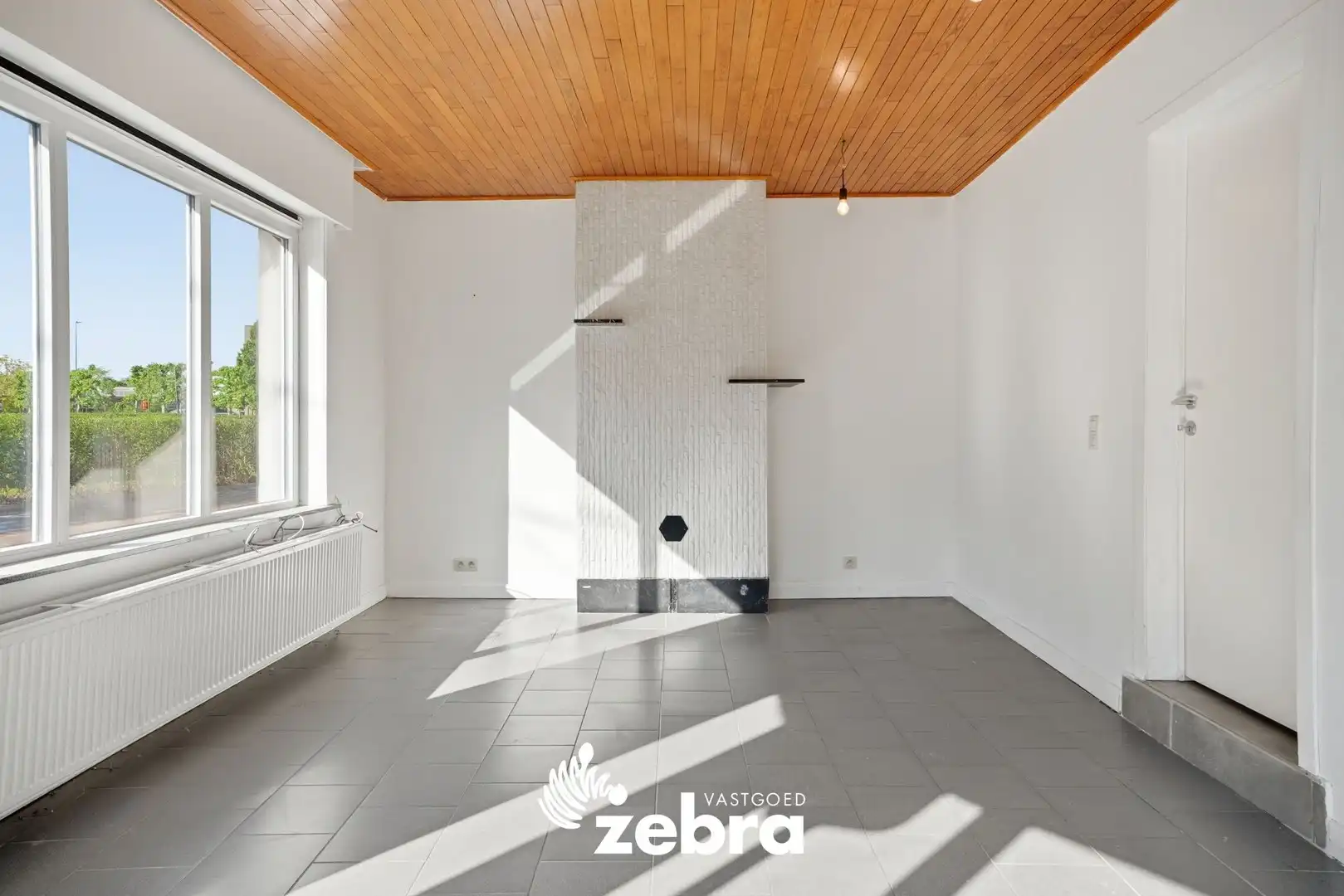Charmante hoekwoning met garage en ruime bijgebouwen in Meulebeke! foto 5