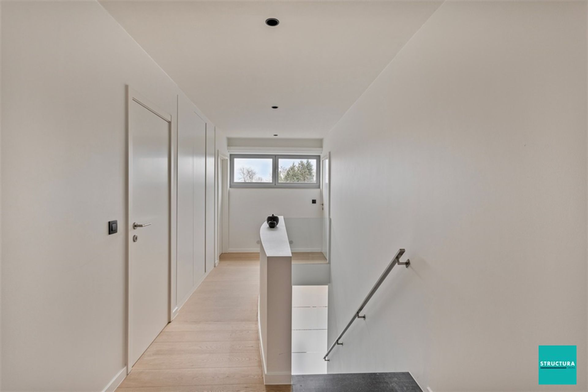 Prachtige moderne villa met zwembad en poolhouse foto 12