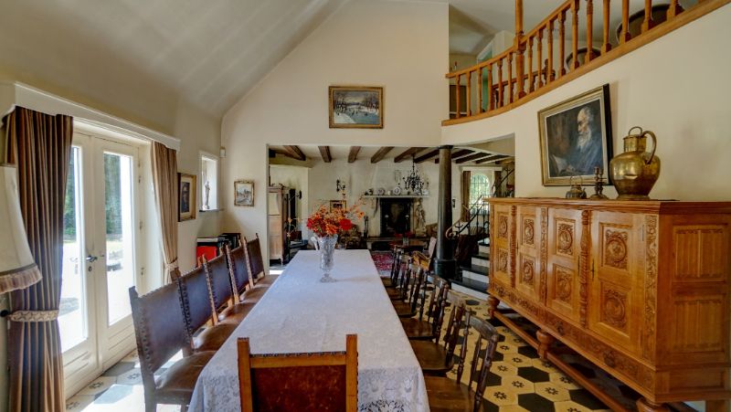 Kasteelvilla met bijgebouw op uniek domein 1 hectare 71 are met grote vijver foto 19