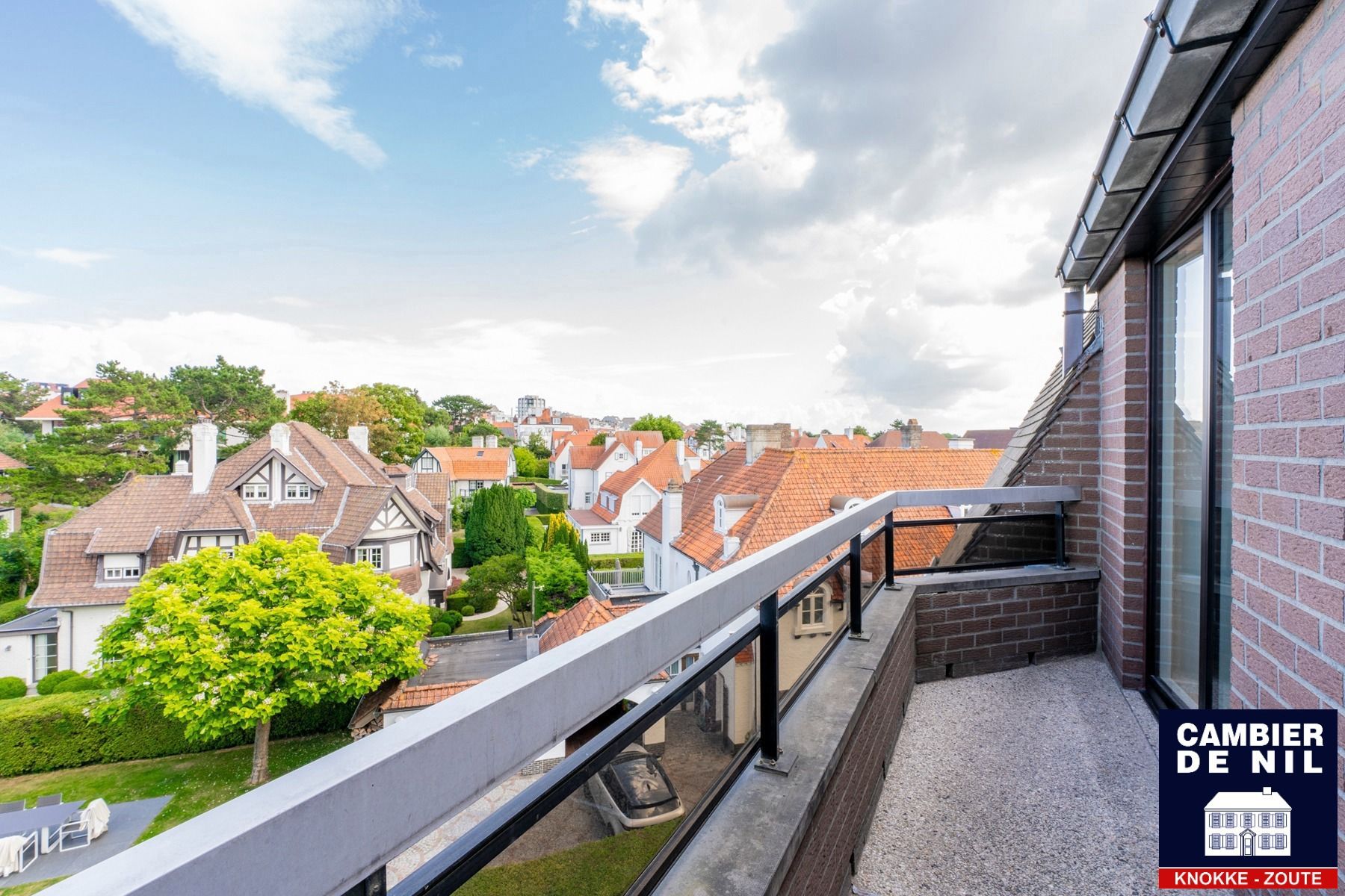 Vernieuwd appartement met open zichten mooie terrassen foto 17