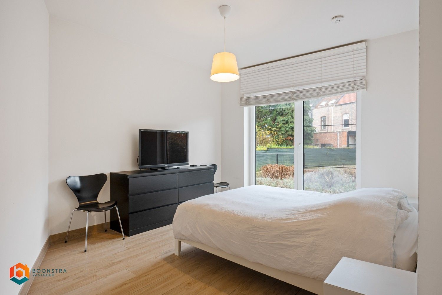 Appartement met 2 slpkrs en tuin op uitstekende locatie foto 9