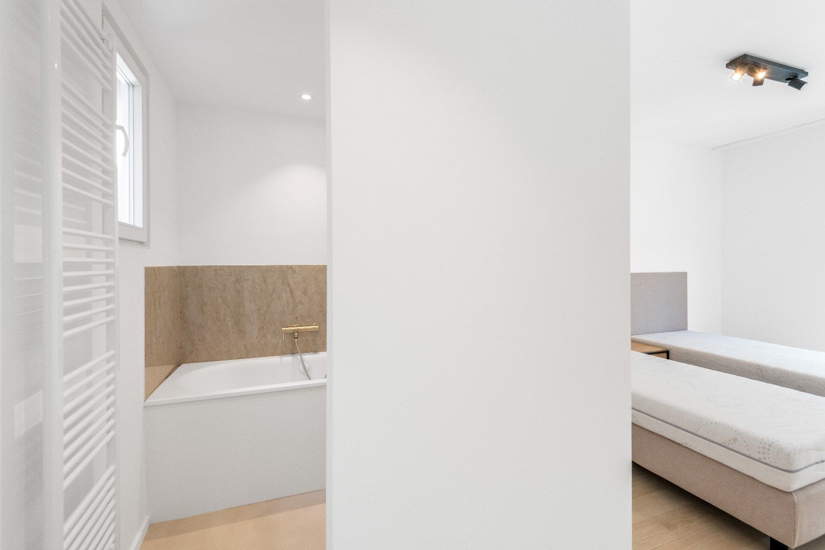 Zeer zonnige penthouse met open zicht vlakbij de Dumortierlaan. foto 14
