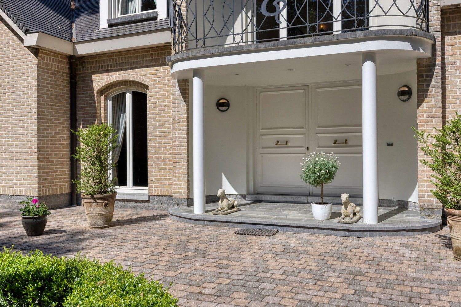 Exclusieve, royale villa in prestigieuze villawijk te Maasmechelen foto 5