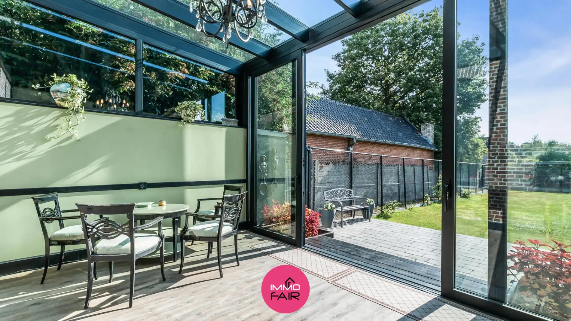 Karaktervolle herenwoning met vier slaapkamers en glazen tuinkamer foto 11