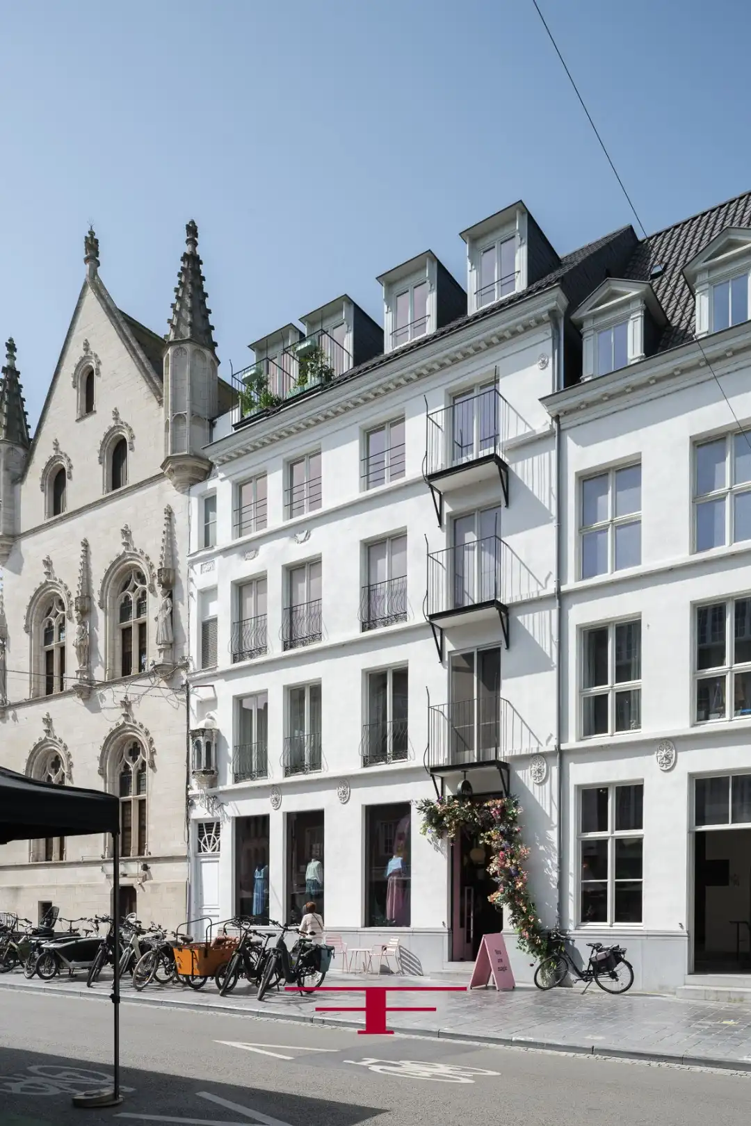 Instapklaar appartement (105 m²) op topligging! foto {{pictureIndex}}