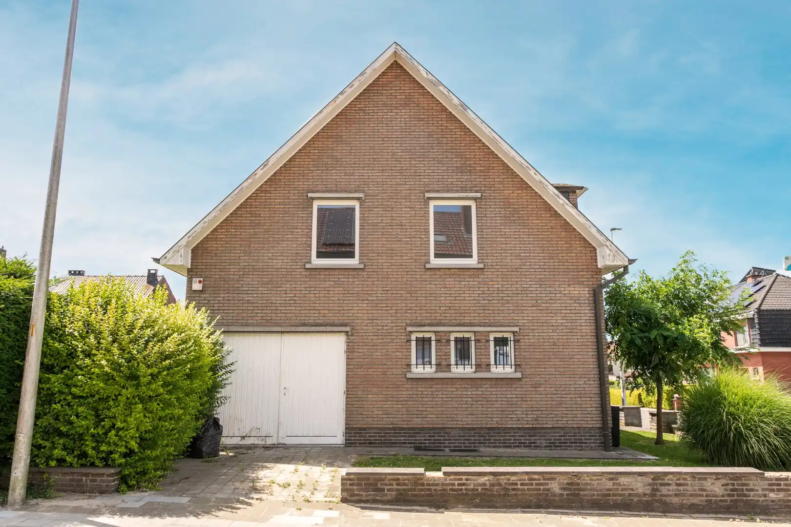 Ruime 4-gevelwoning met 4 slaapkamers, bureau, garage en tuin op 626 m² met bouwpotentieel in Halle foto 3