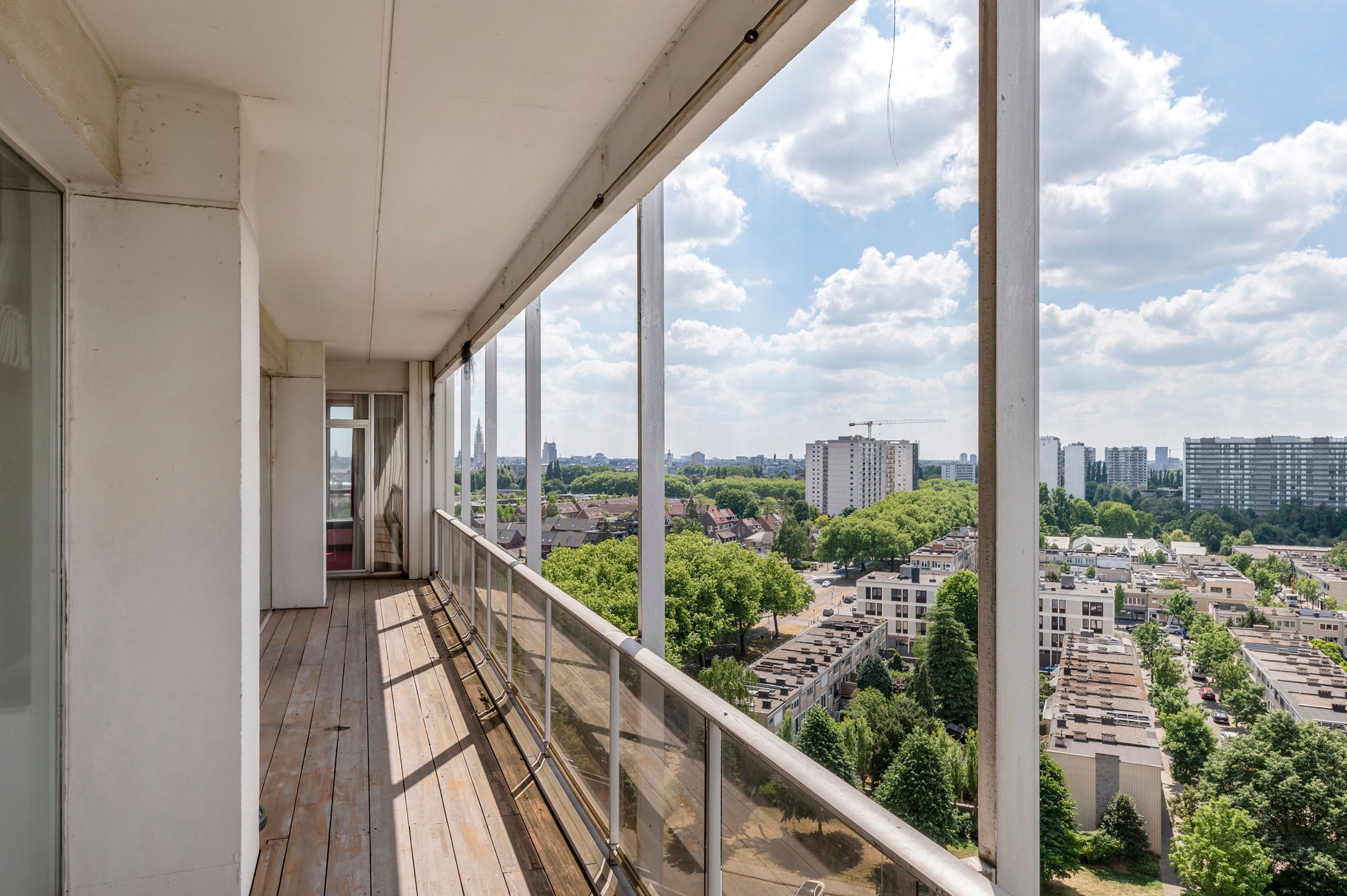 Exclusief appartement met zicht over de skyline van Antwerpen en de Schelde! foto {{pictureIndex}}