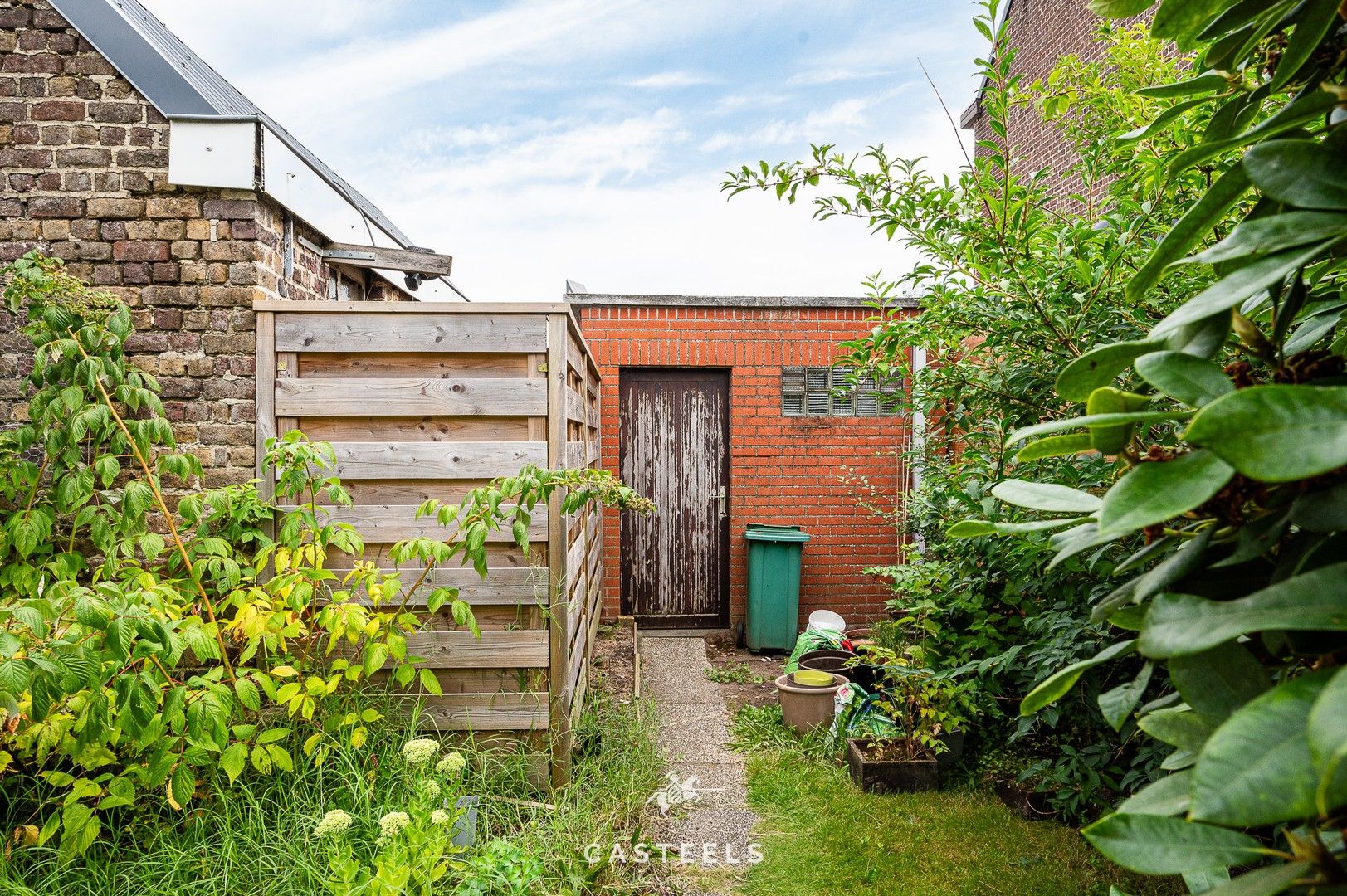 Ruime woning te Merelbeke met gezellige tuin en garage foto 21