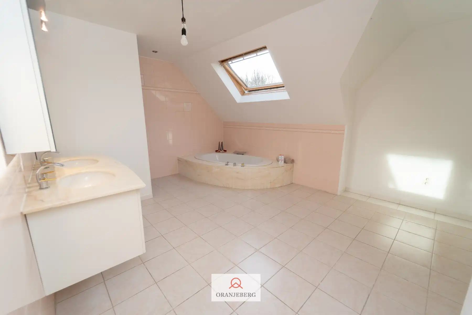 Zeer ruim 3 slaapkamer appartement (230 m²) foto 15