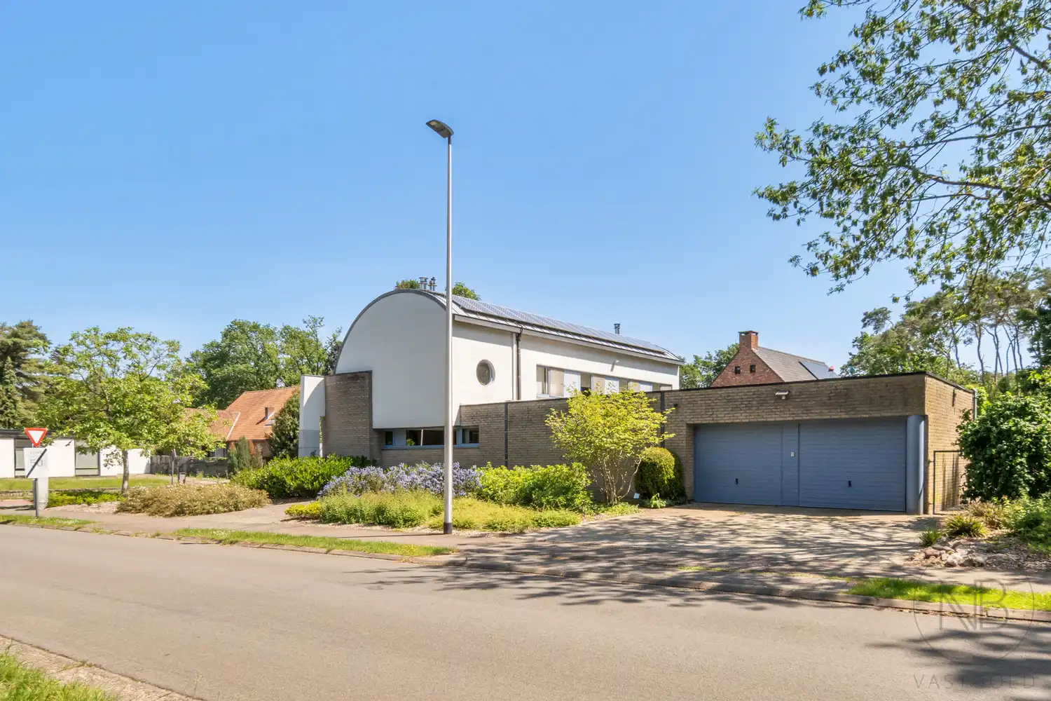 Moderne villa  met zwembad op toplocatie in Genk - instapklaar en future-proof foto 3