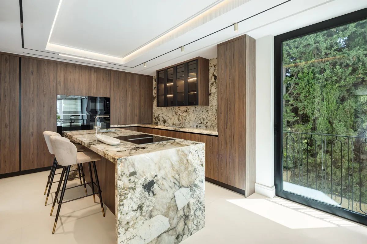 Exclusieve villa in Sierra Blanca met ruime tuin en zwembad – luxe levensstijl op zijn best foto 12