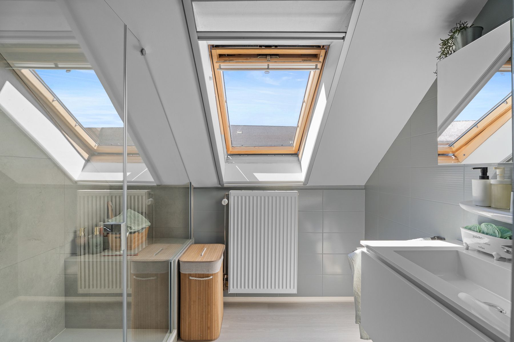Instapklaar en lichtrijk appartement in hartje Deinze foto 12