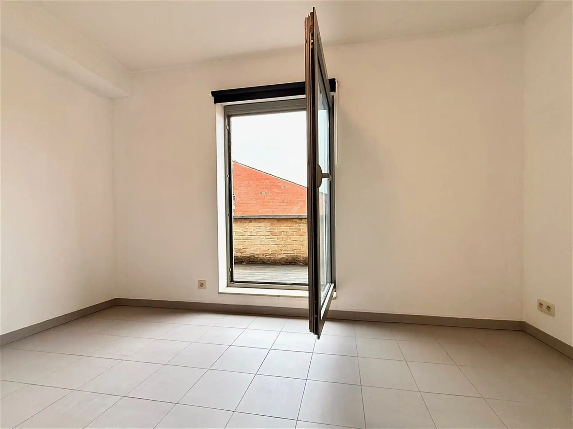 Dorps-APPARTEMENT (1ste) met 2 SLAAPKAMERS & TERRAS foto 11