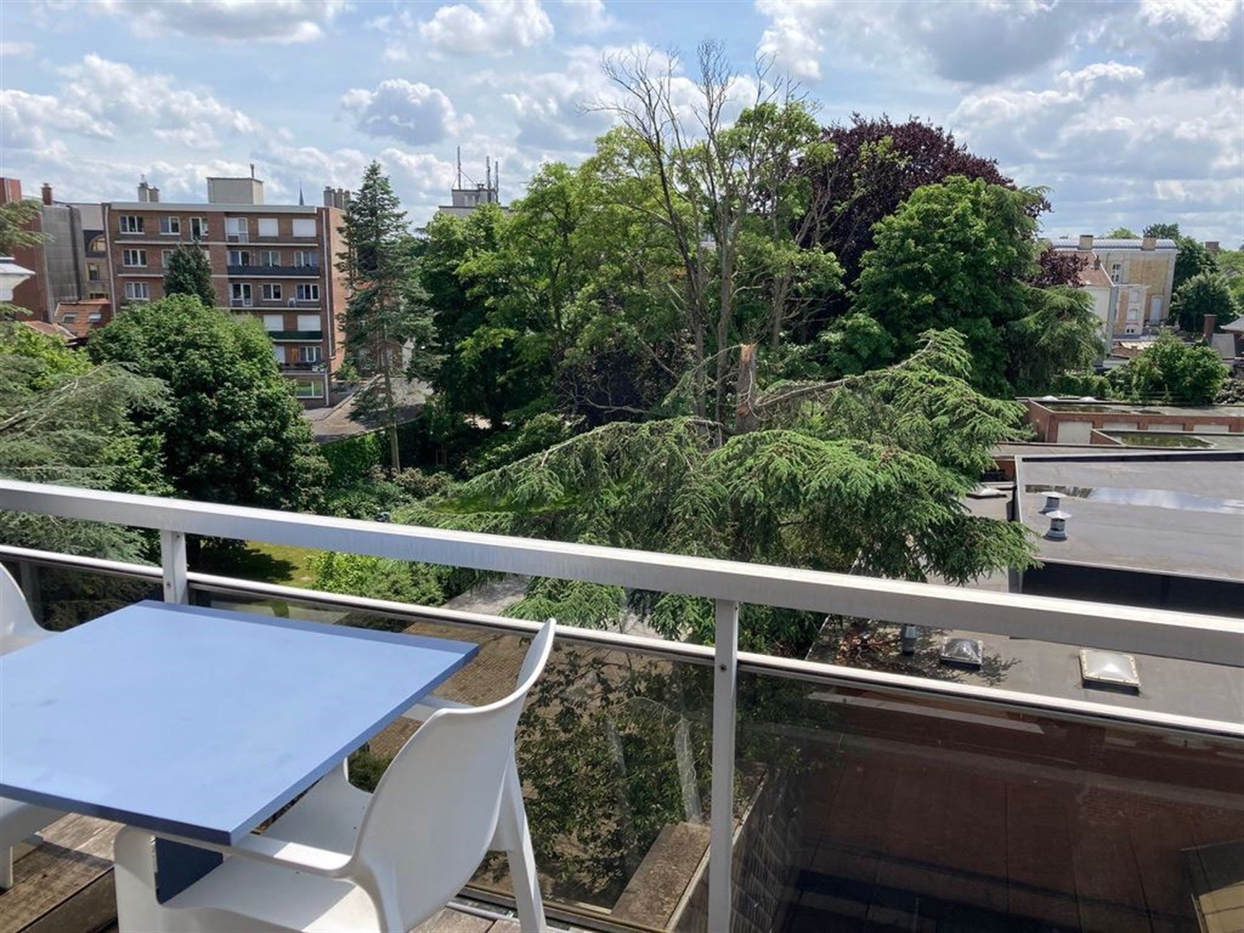 Zalig wonen onder de zon: dakappartement met autostaanplaats foto 3