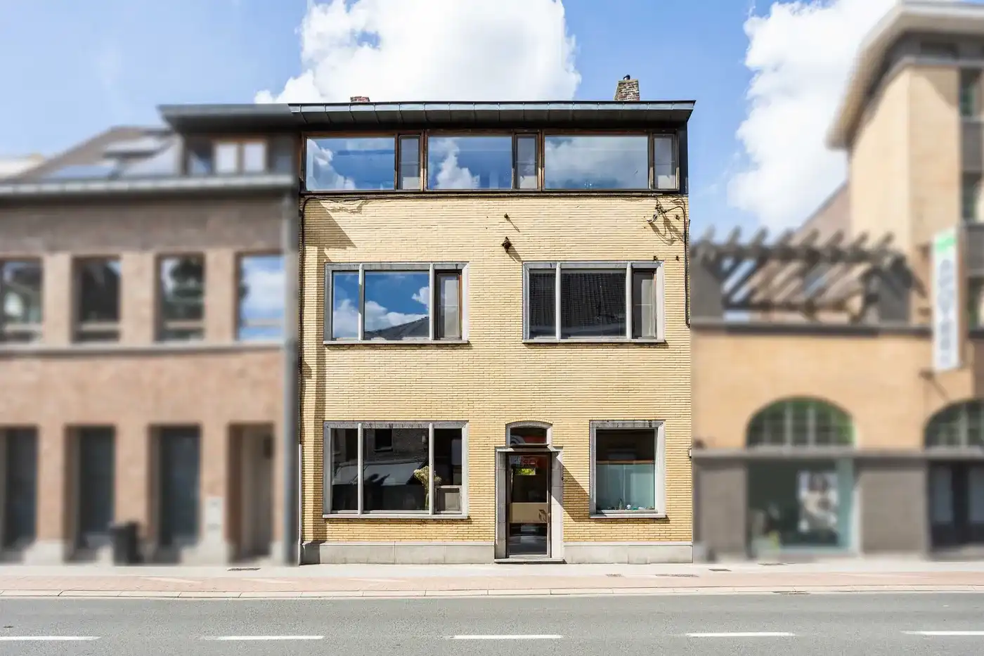 Prachtig gerenoveerd herenhuis in centrum Harelbeke foto 3