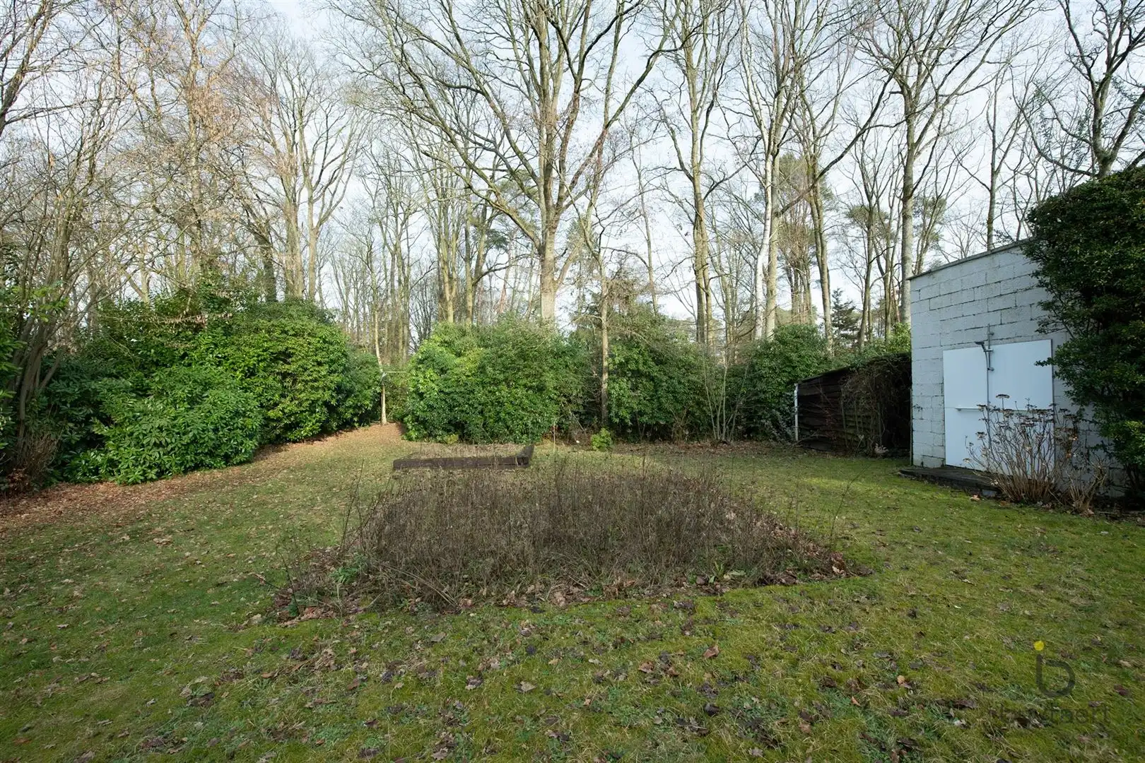 Veel renovatiepotentieel in ruime rustig gelegen familiewoning midden in het groen! foto 49