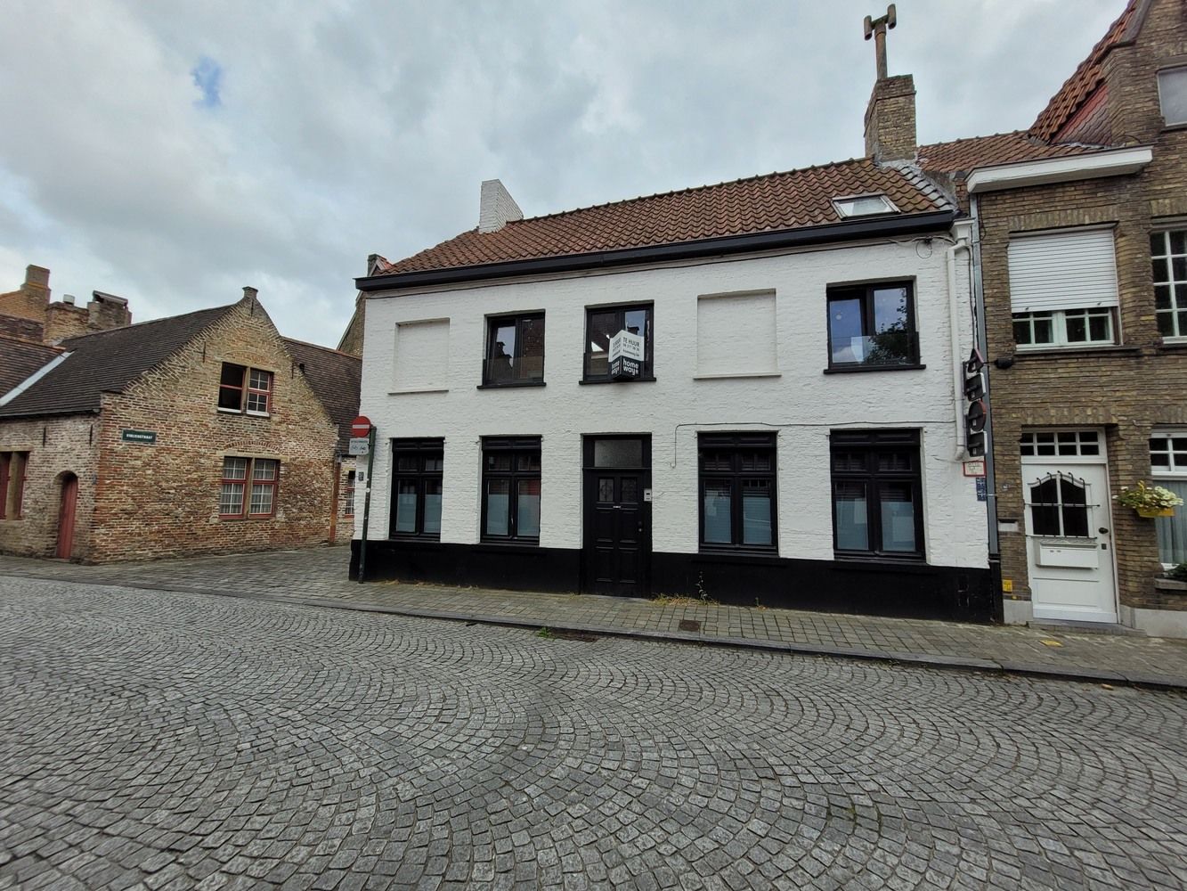 Prachtig gerenoveerde 2 slaapkamer hoekwoning in het centrum van Brugge foto 1