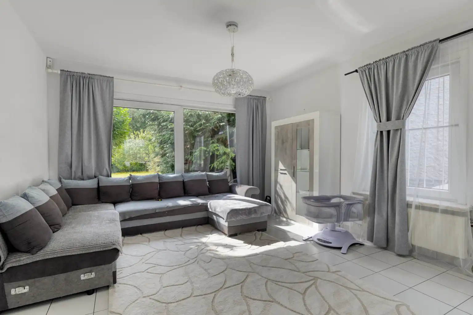 Ruime viergevelwoning met vier slaapkamers in Zellik foto 3