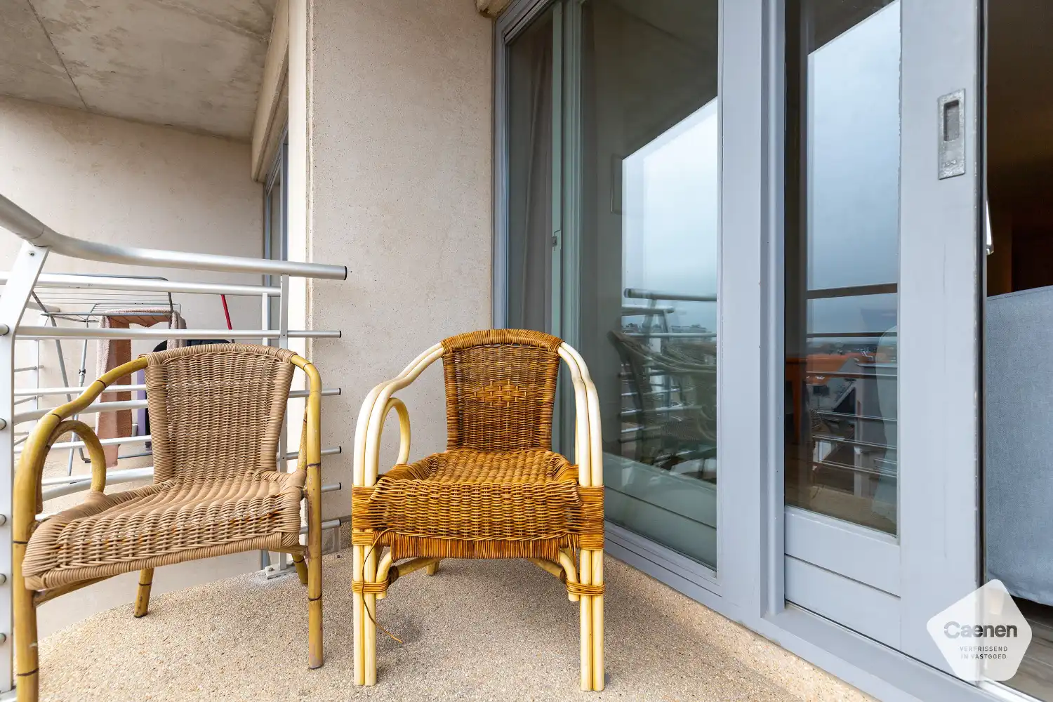 Centraal gelegen studio met zongericht terras met zicht op de jachthaven foto 14