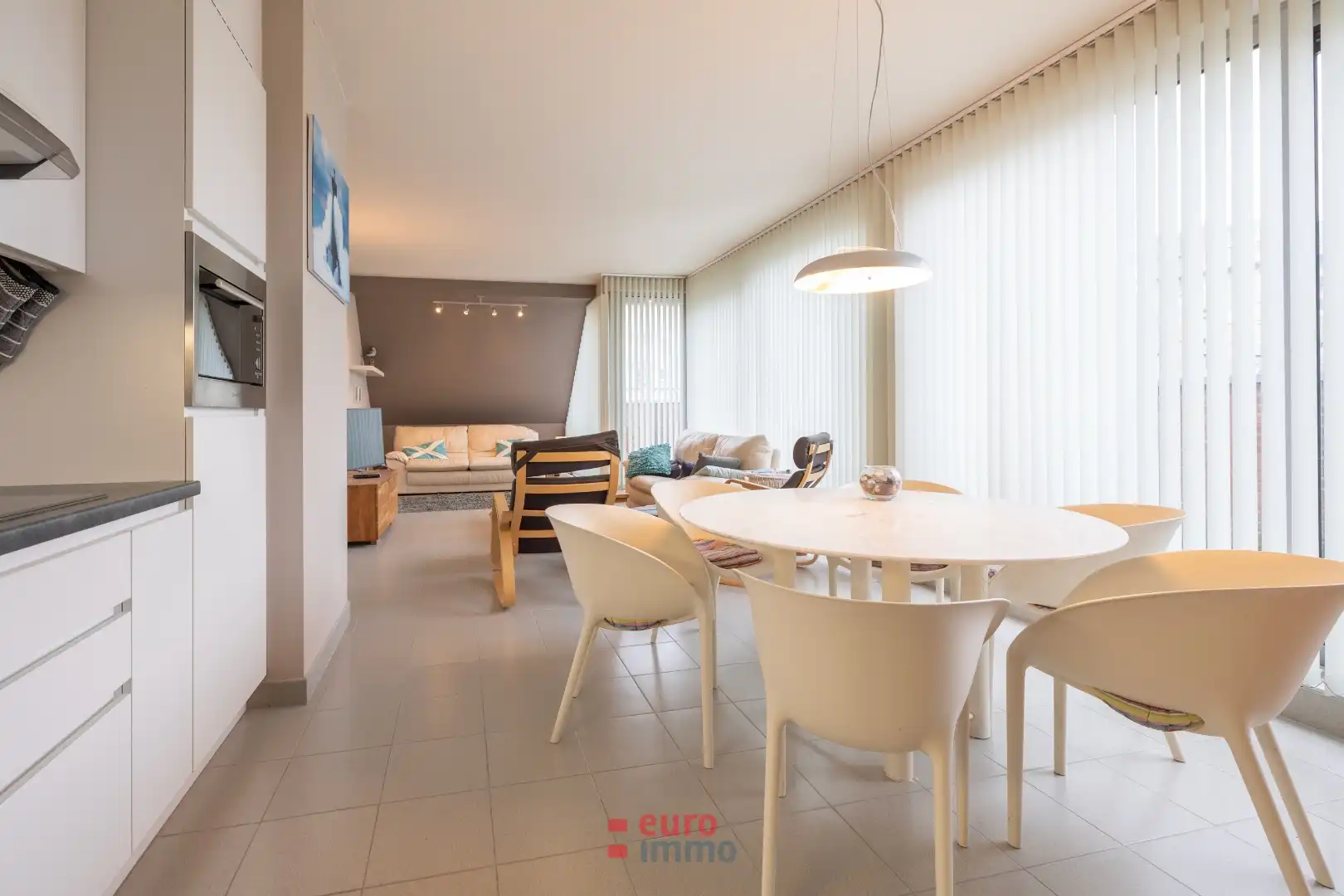 Uitermate lichtrijke penthouse midden in de winkelstraat! foto 3