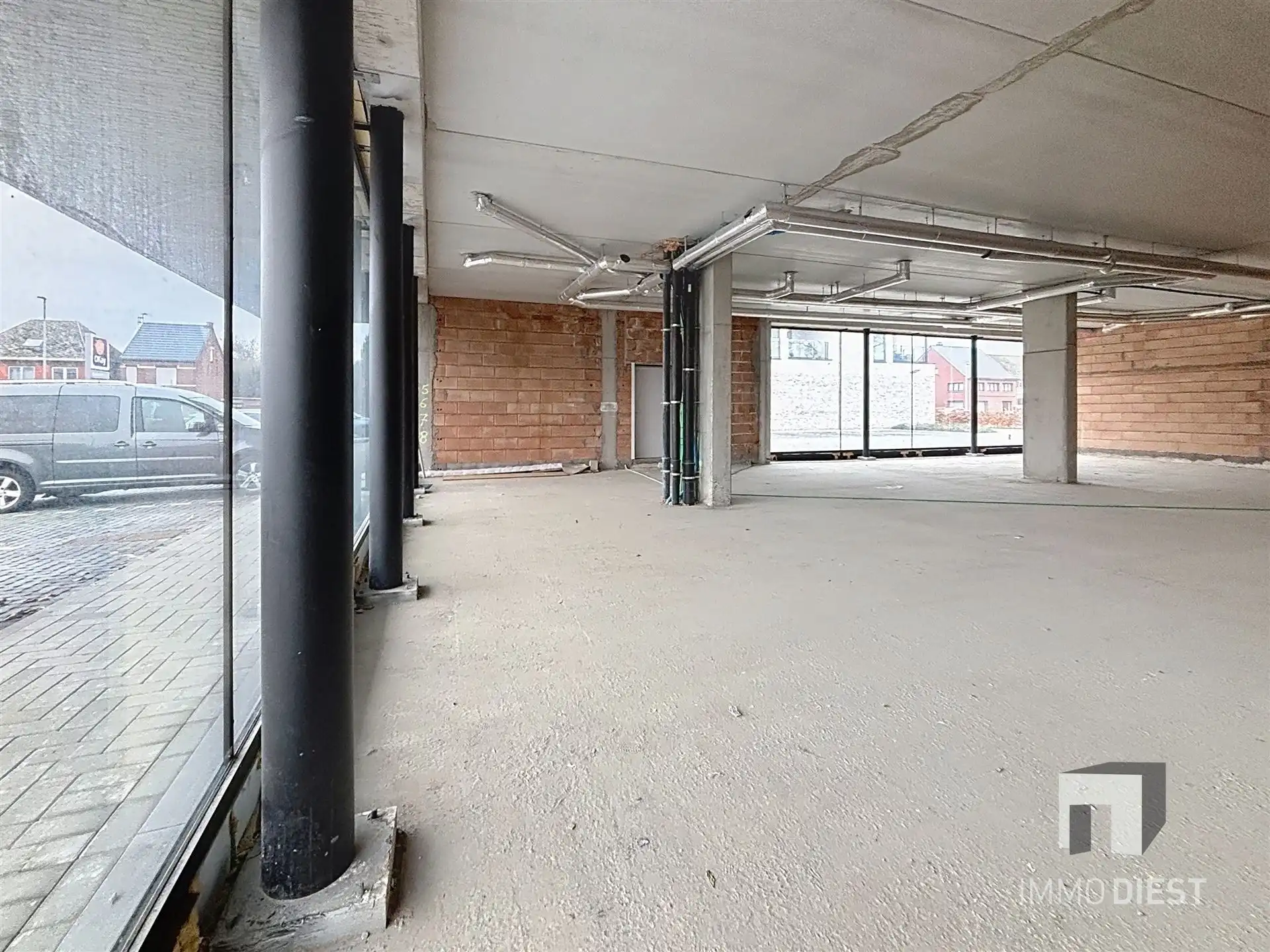 Commercieel Gebouw van 374m2 op toplocatie met parking! foto 14