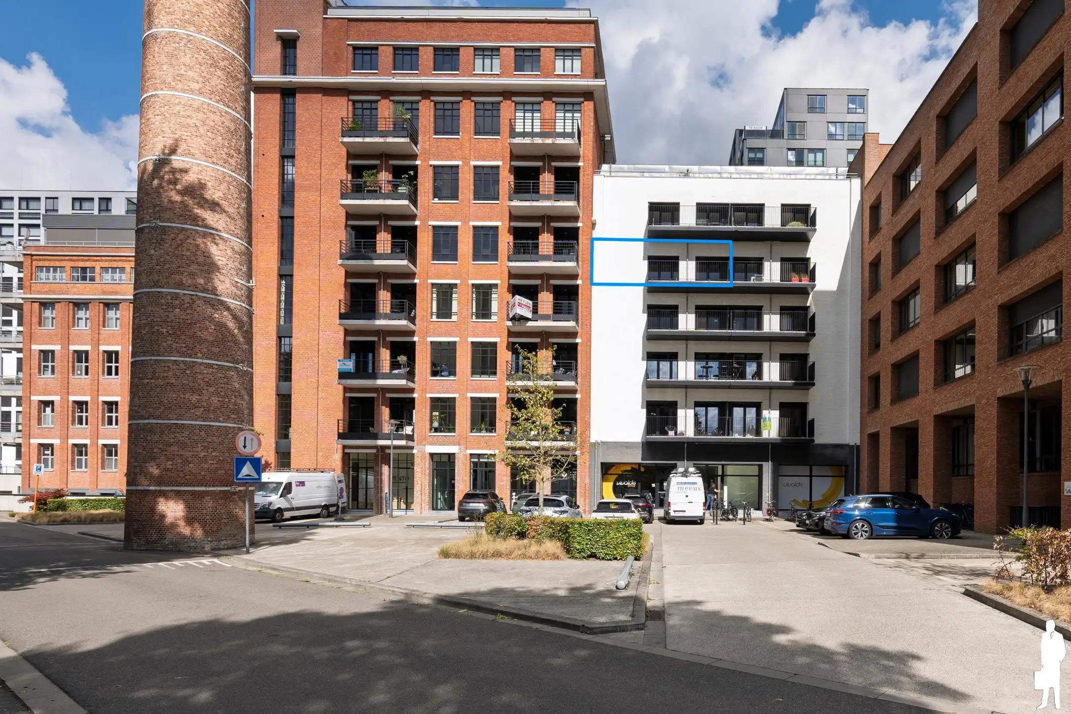 Instapklaar kantoor met terras en parking in Turnhout foto 12