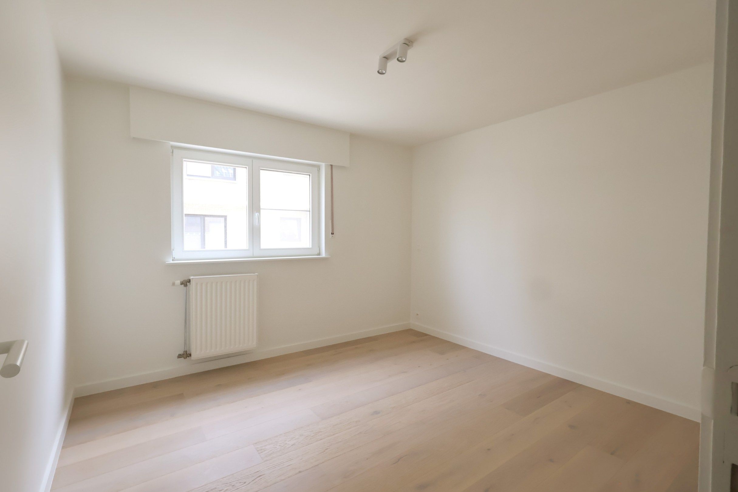 Gerenoveerd appartement met terras én garagebox vlak bij het strand van Sint-André Oostduinkerke foto 14