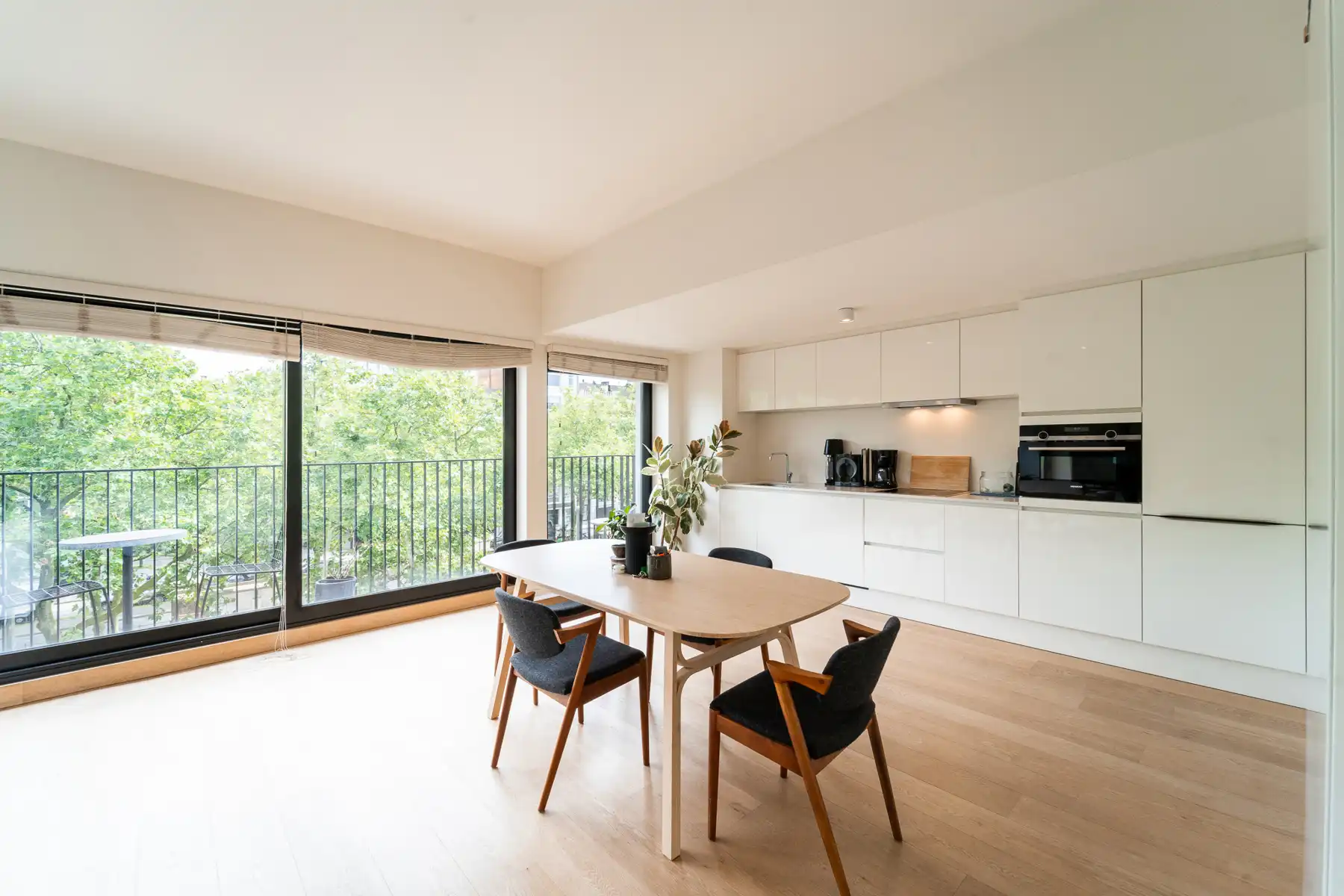 Ruim en lichtrijk 2-slpk appartement op het Zuid foto 3