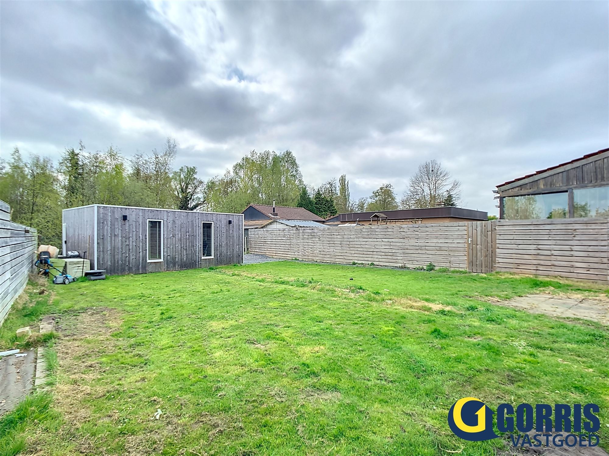 Vrijstaande gezinswoning met renovatiepotentieel









 foto 12