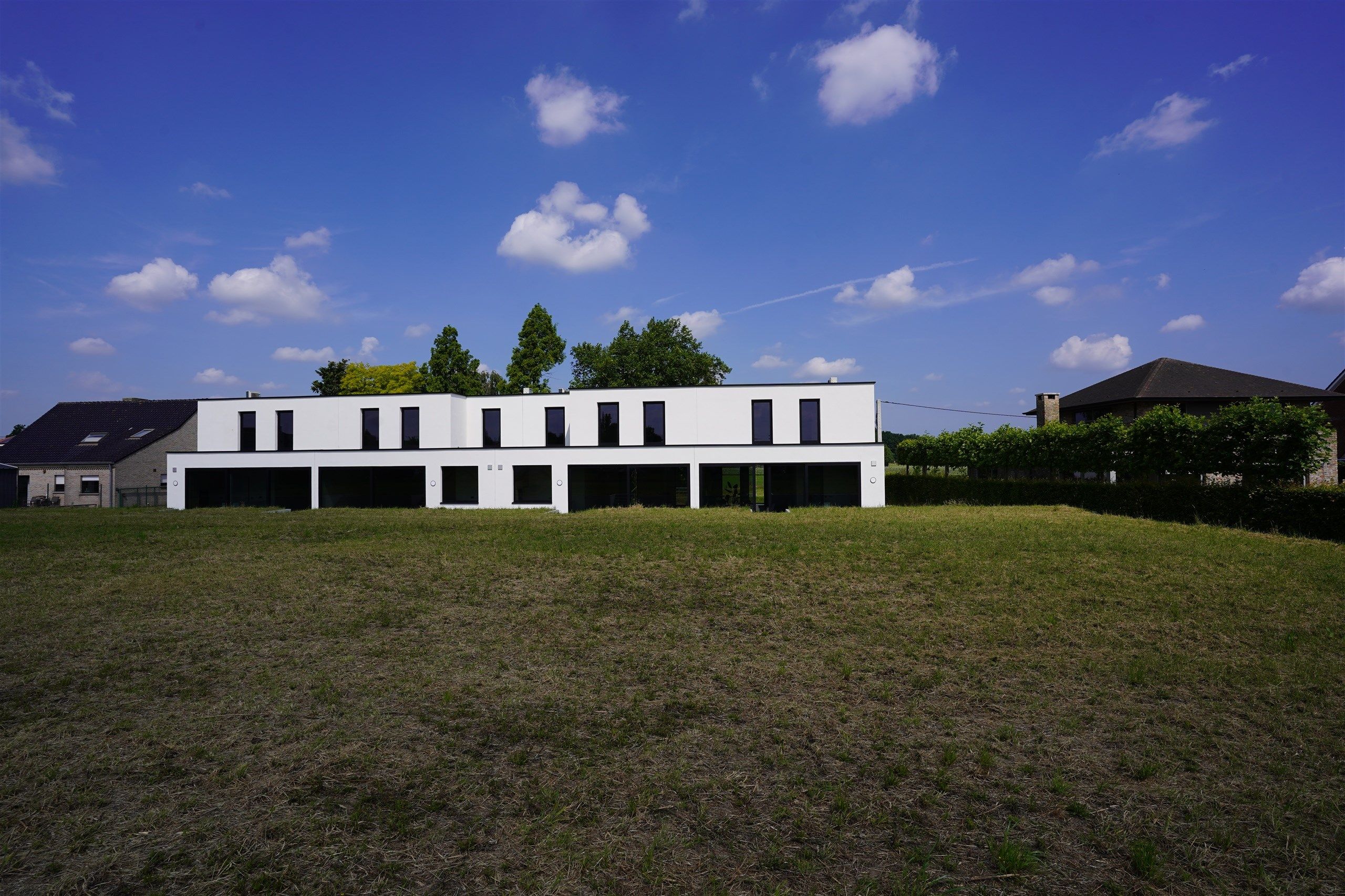 Halfopen nieuwbouwparel op 658 m² – Ruimte, Licht en Leefcomfort foto 2