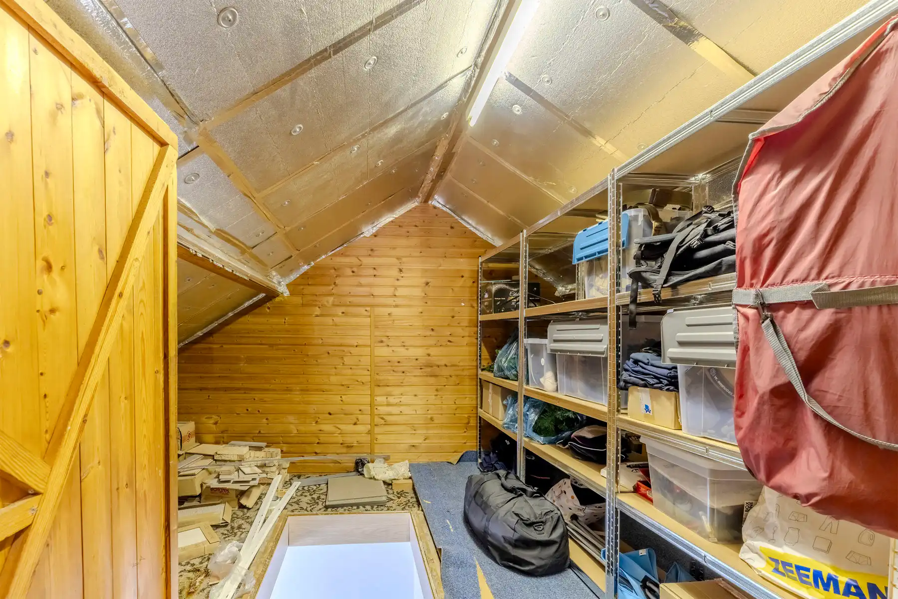 Deels gerenoveerde woning met 3 slpks en tuin op 405m2 foto 19