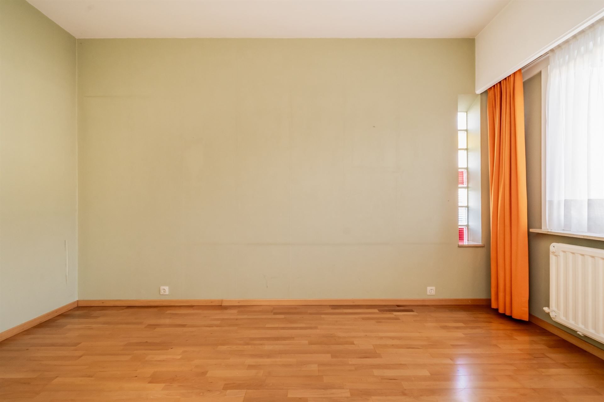 Gelijkvloers app met 2 slpk, terras en garage (€ 25.000) foto 11