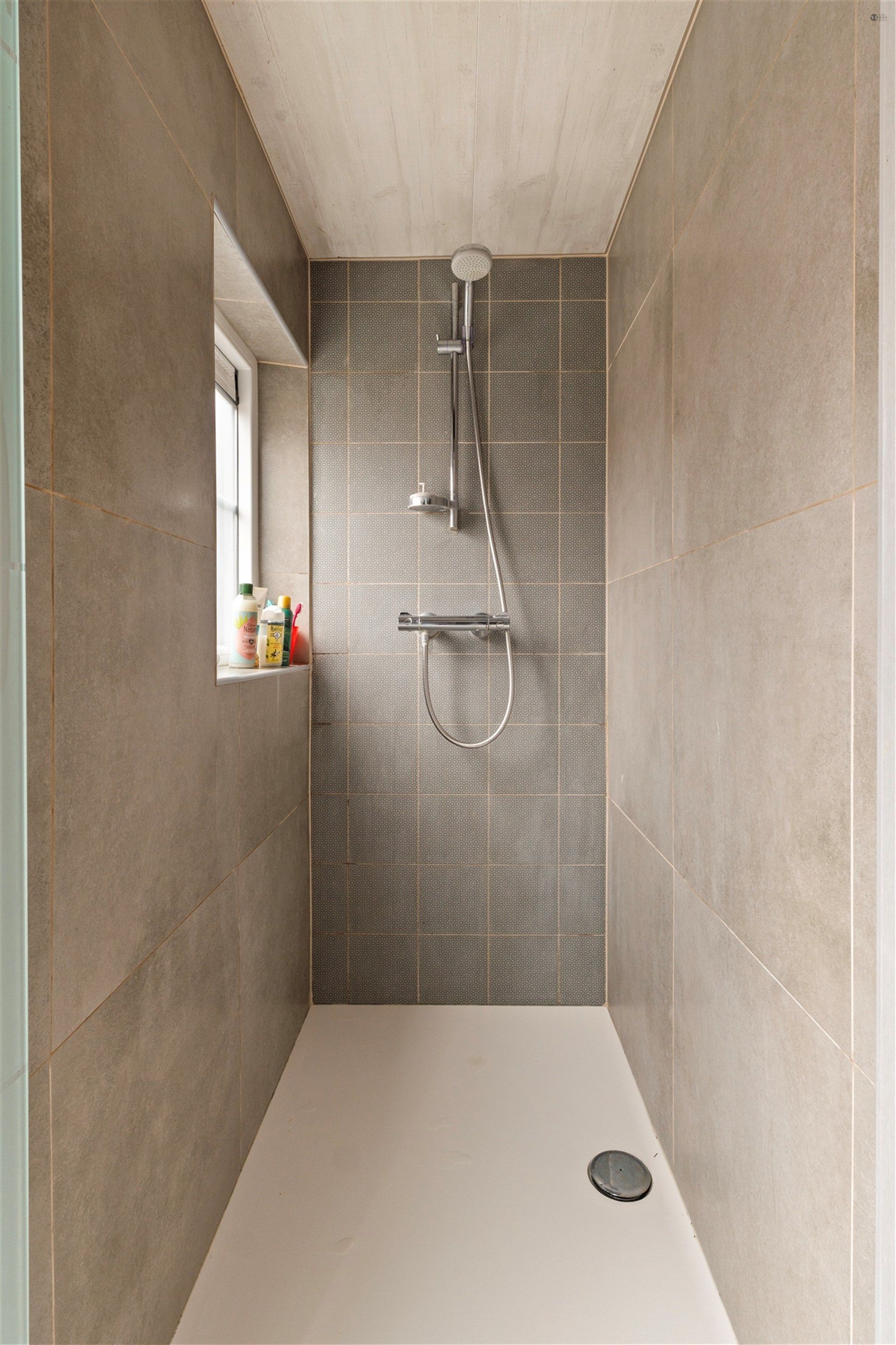 Indrukwekkende woning op een ruim perceel van 2208 m². foto 22
