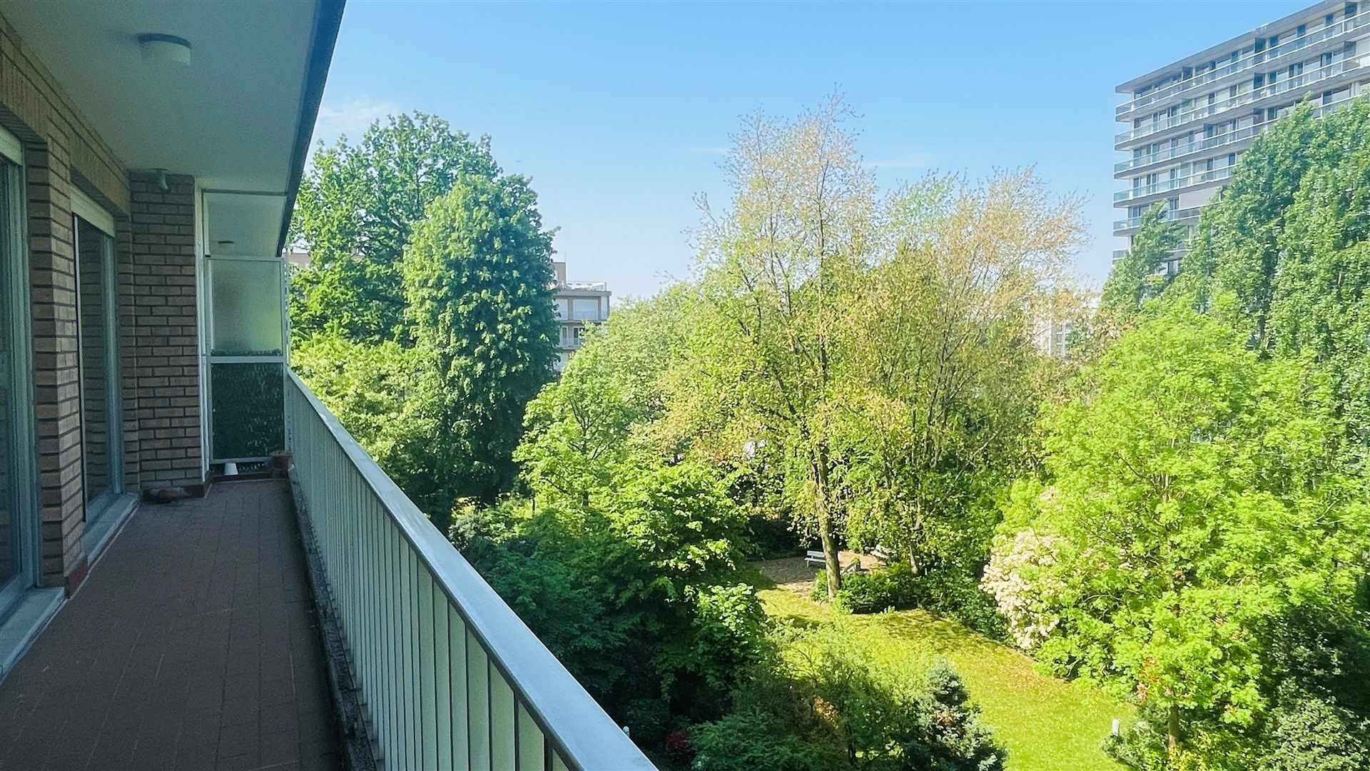 Ruim 3-slaapkamerappartement met 2 terrassen en garage in rustige buurt van Berchem foto 10