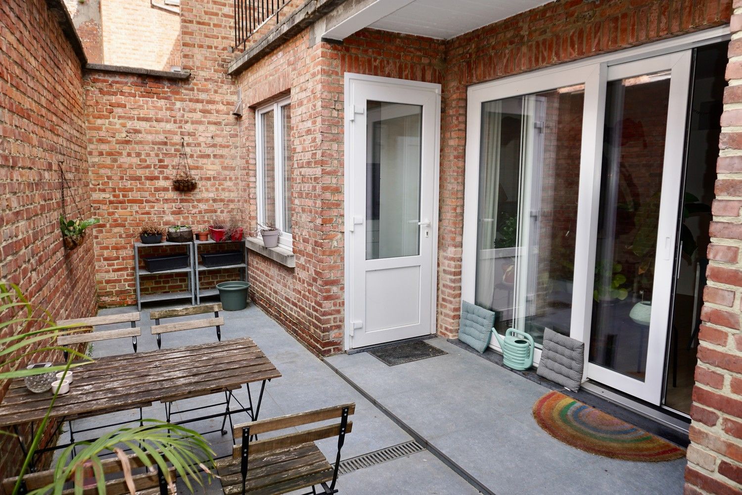 Gerenoveerd 1 slaapkamer appartement met groot terras/binnenkoer en garage. foto 11